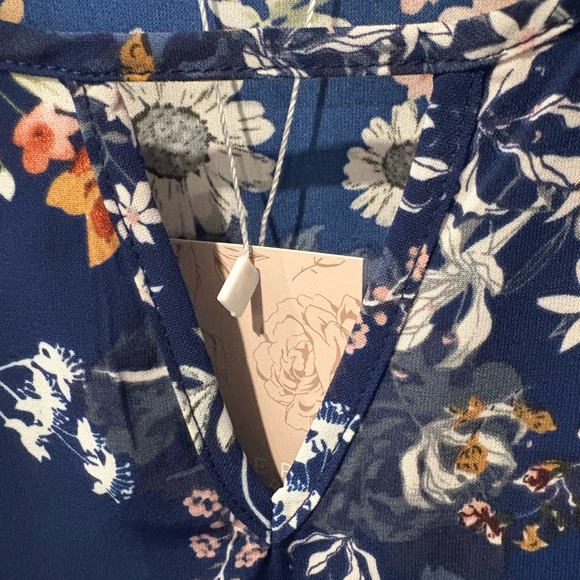 Emery Rose Floral Sleeveless Top - Blue - Picture 2 of 5